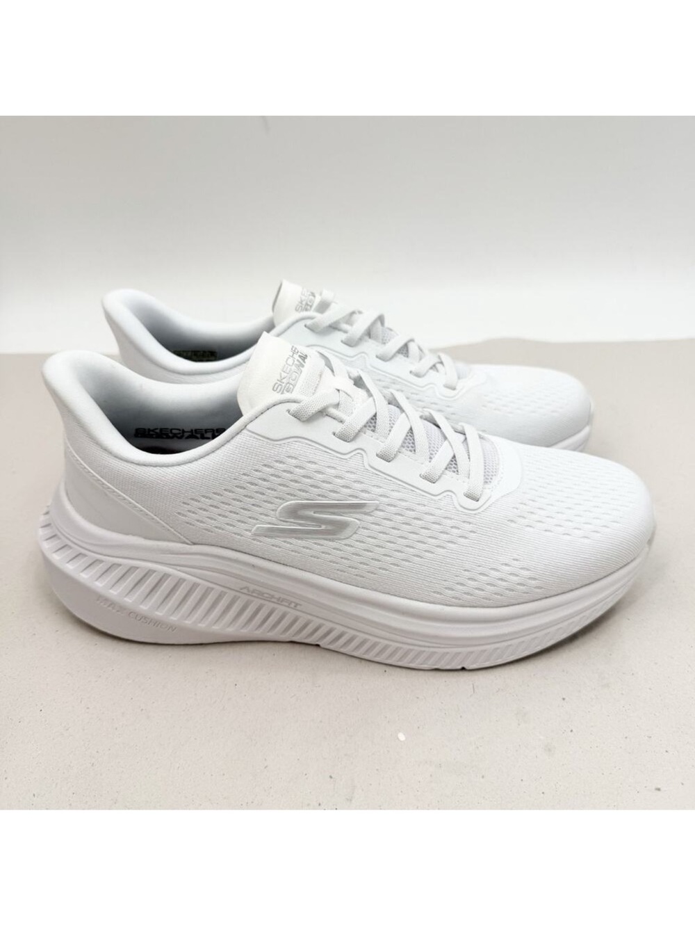 Skechers Go Walk Max Cushioning Arch Fit White Running Sneakers Womens Size 10